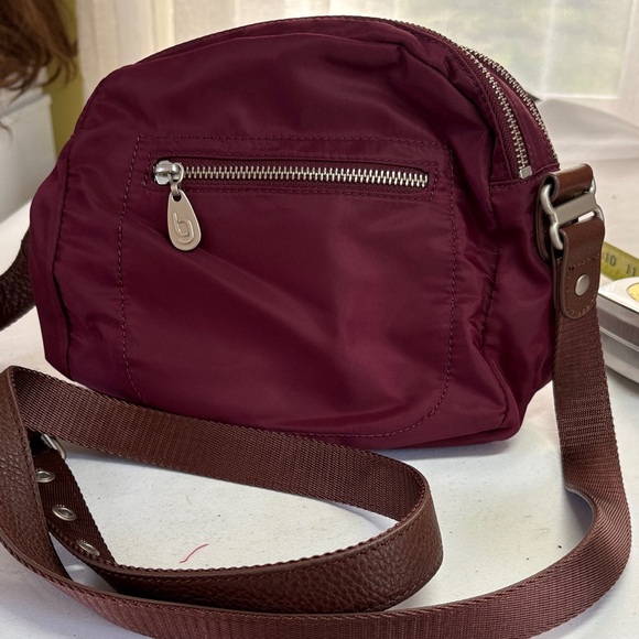 Baggallini Handbags - Baggallini Maroon Nylon Crossbody